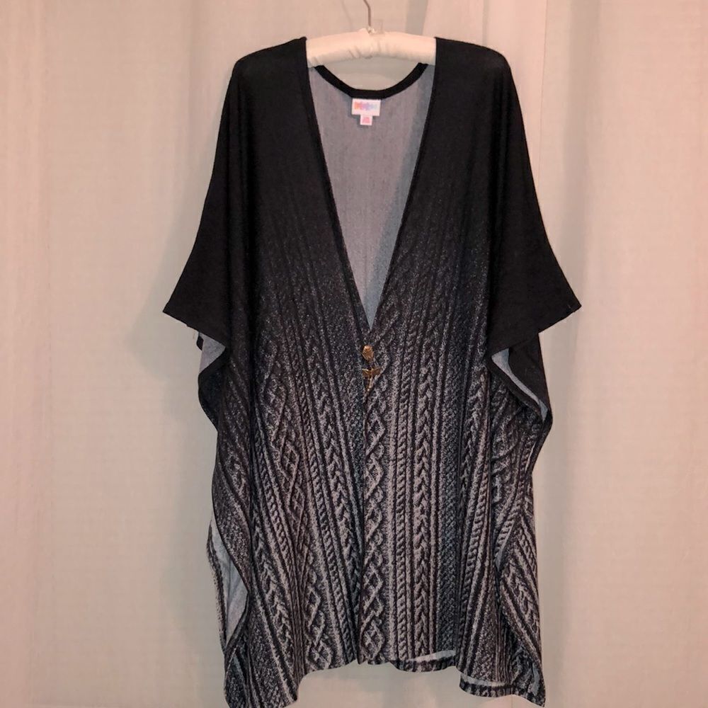 LuLaRoe S/M Black Gray Knit Poncho